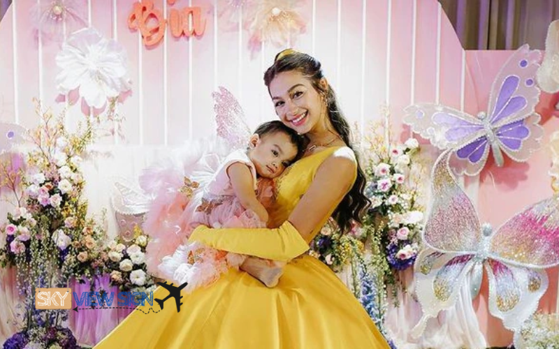 Zeinab with her daughter Bia